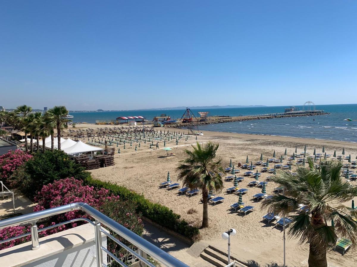 Wave Beachfront Apartments Durrës Exterior foto