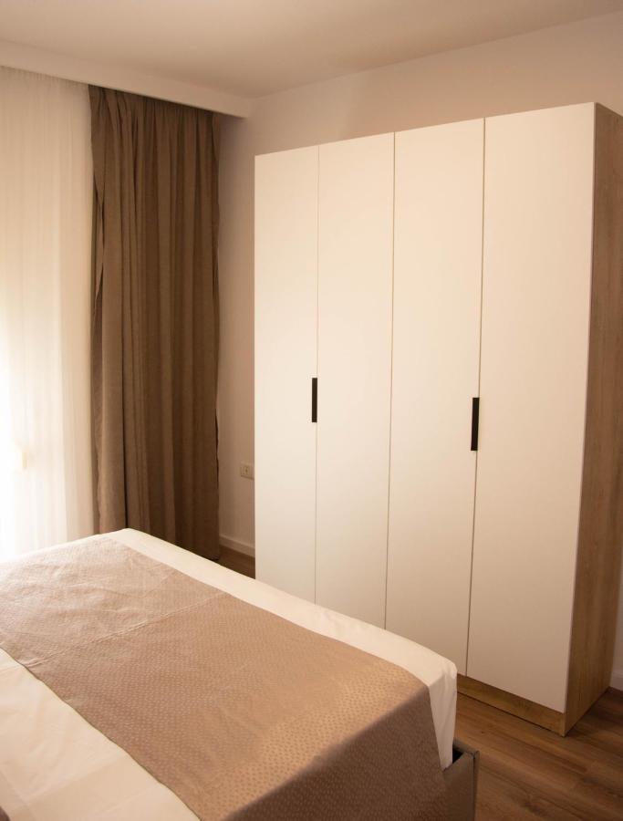 Wave Beachfront Apartments Durrës Exterior foto