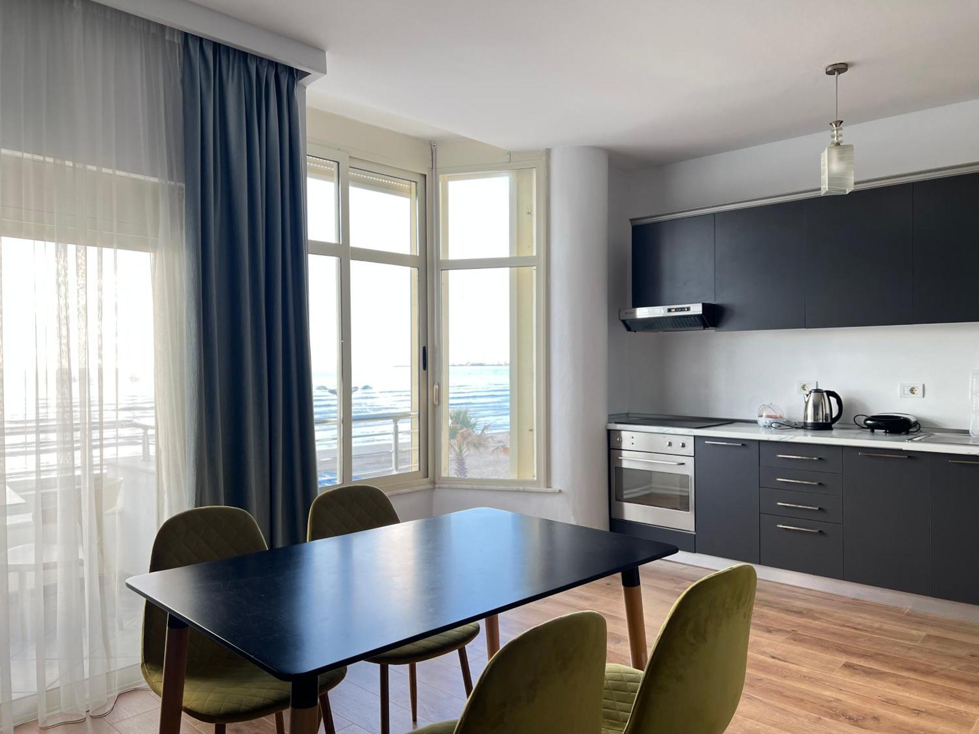 Wave Beachfront Apartments Durrës Exterior foto